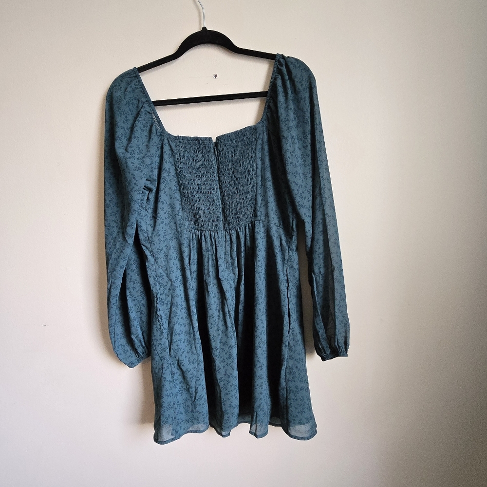 Size L Hollister Ruched Sweetheart Dress - Picture 7 of 9